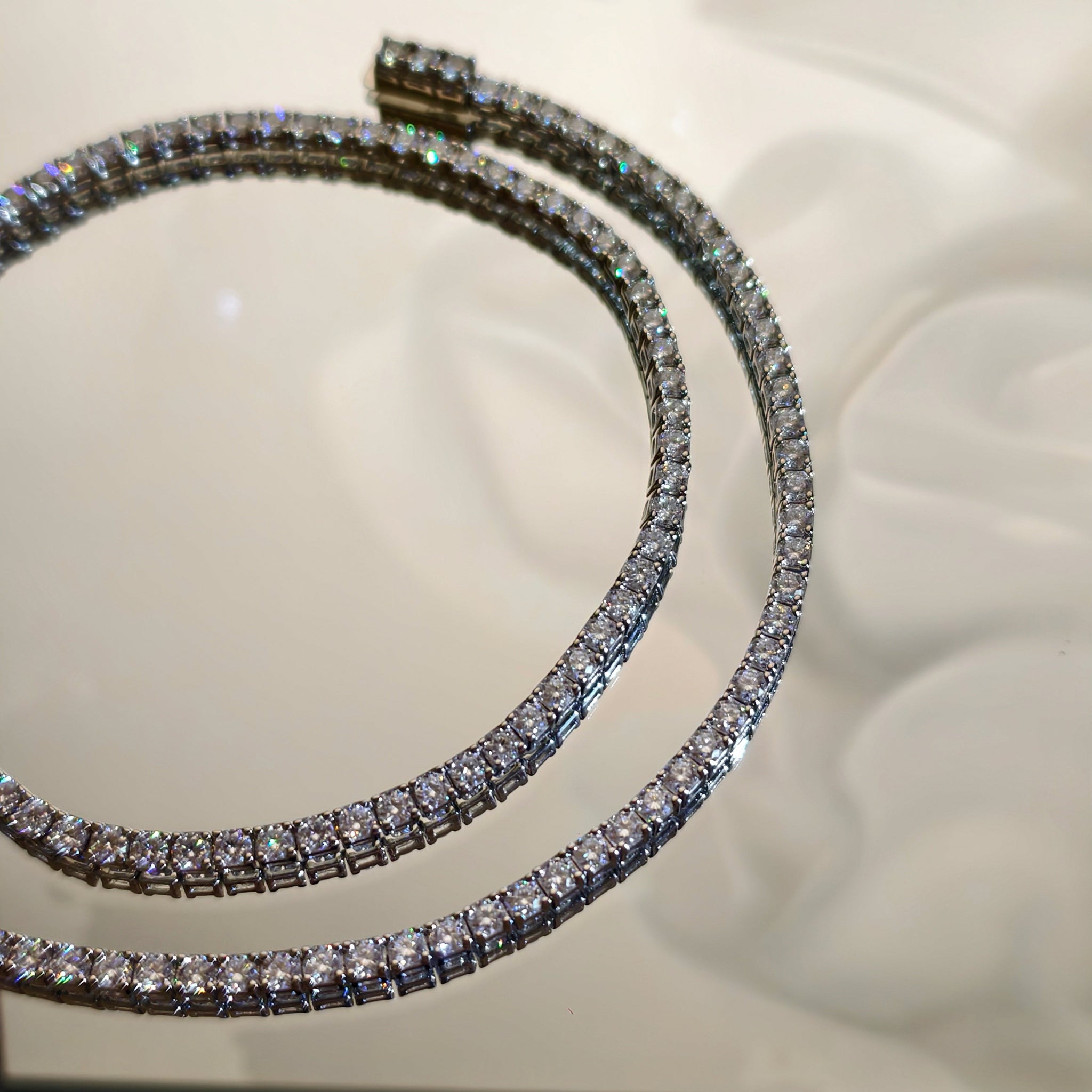 Moissanite umesto dijamanta jer sija vise i lepse