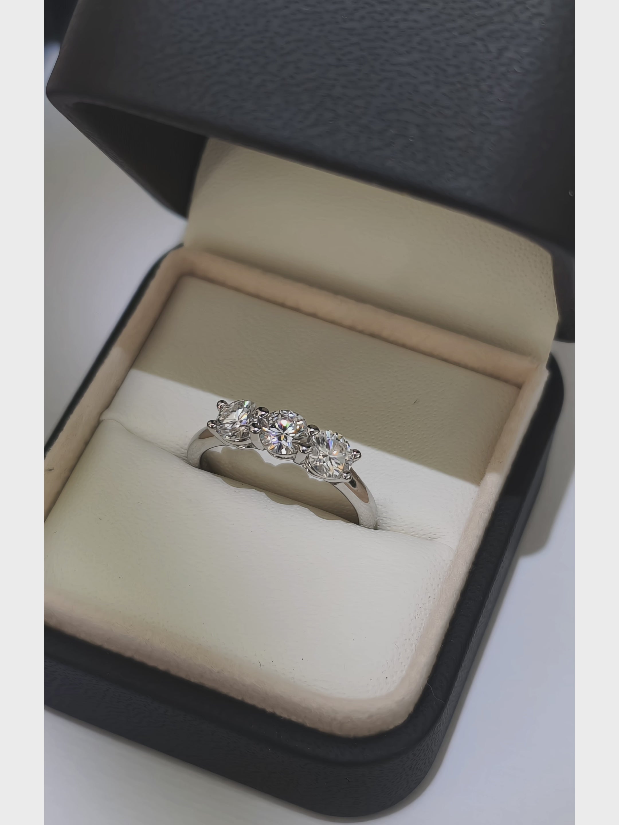 Harmony Luxe Lumière | Moissanite prsten | 3 Moissanite