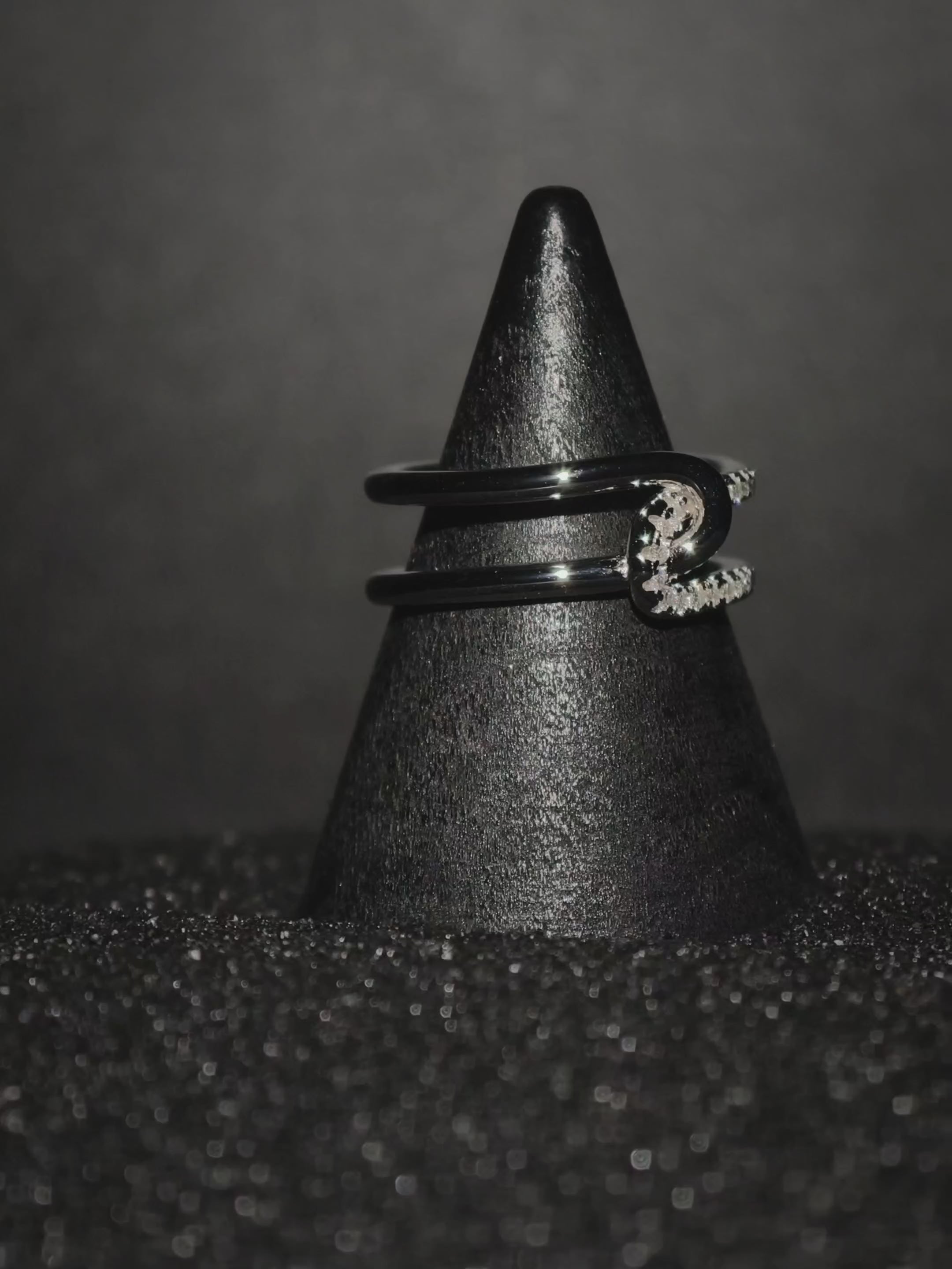 Couture Crime Noir | Moissanite ring | 22 Moissanites