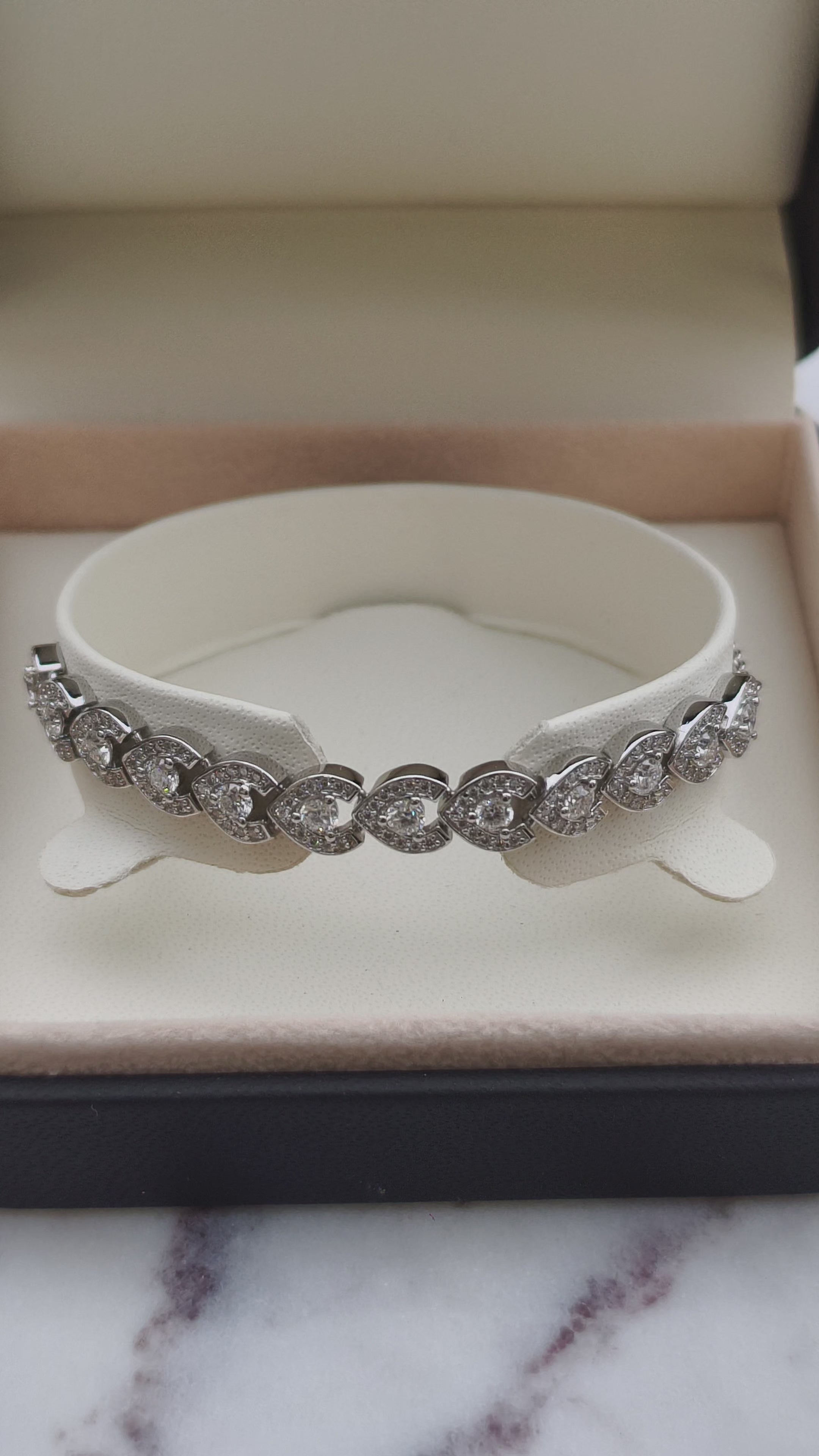 Lucid Temptation Noir | Moissanite narukvica | 144 Moissanite