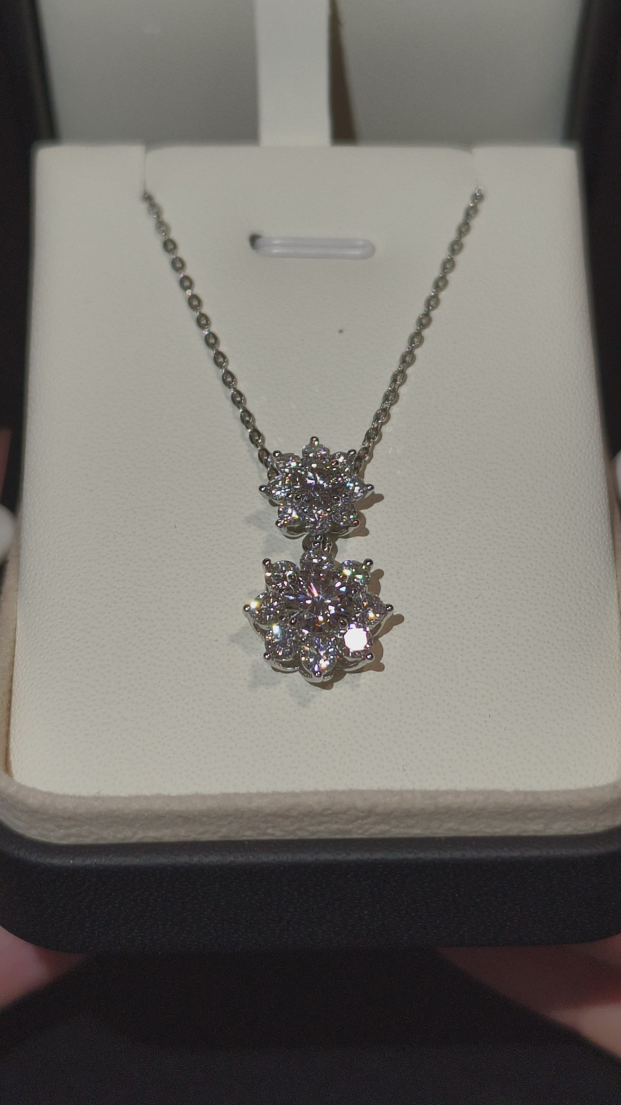 Noir | Night Bloom | Ogrlica | 18 Moissanite