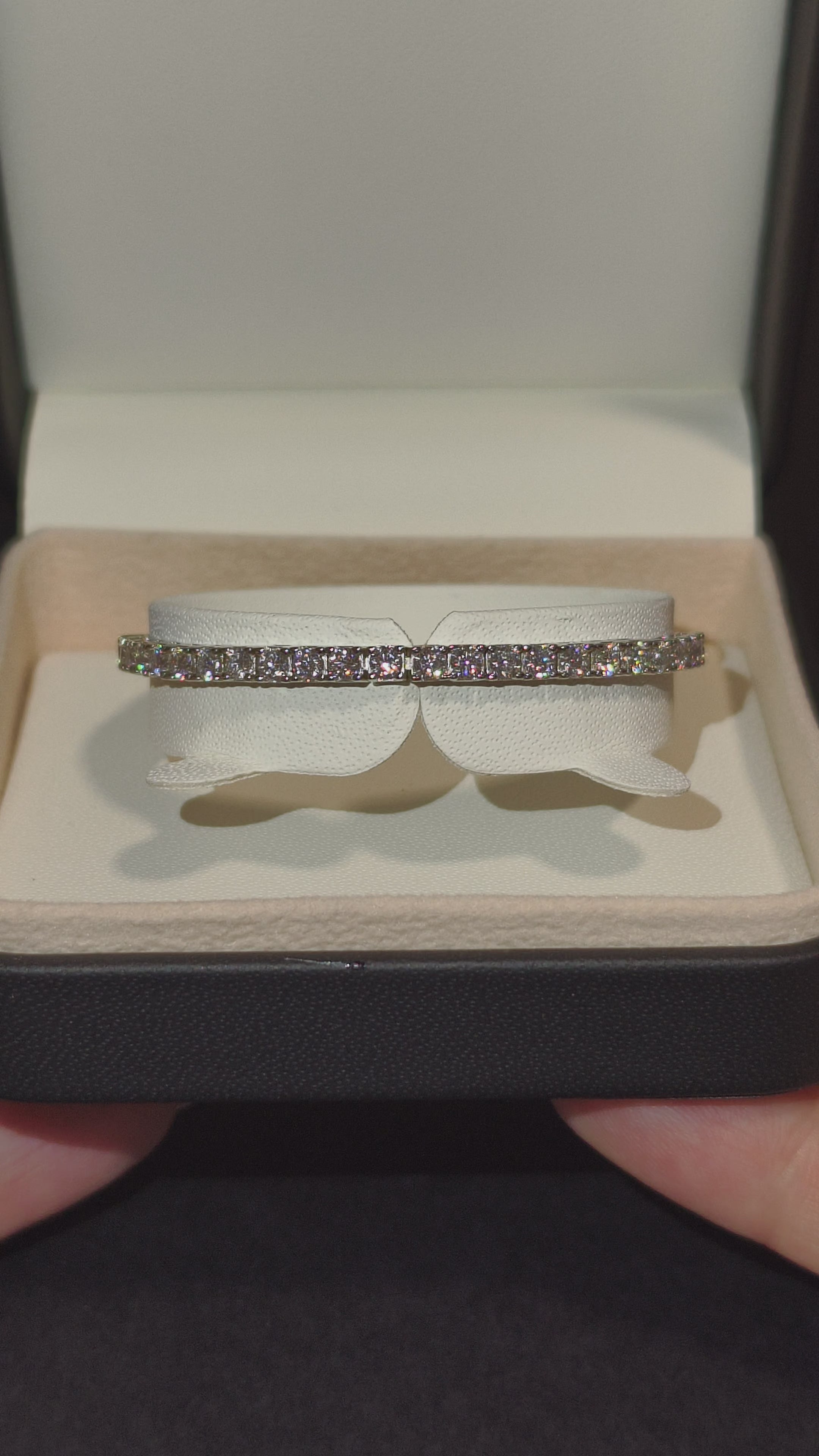 Noir | La Seductriece | Narukvica | 53 Moissanite | 5 ct