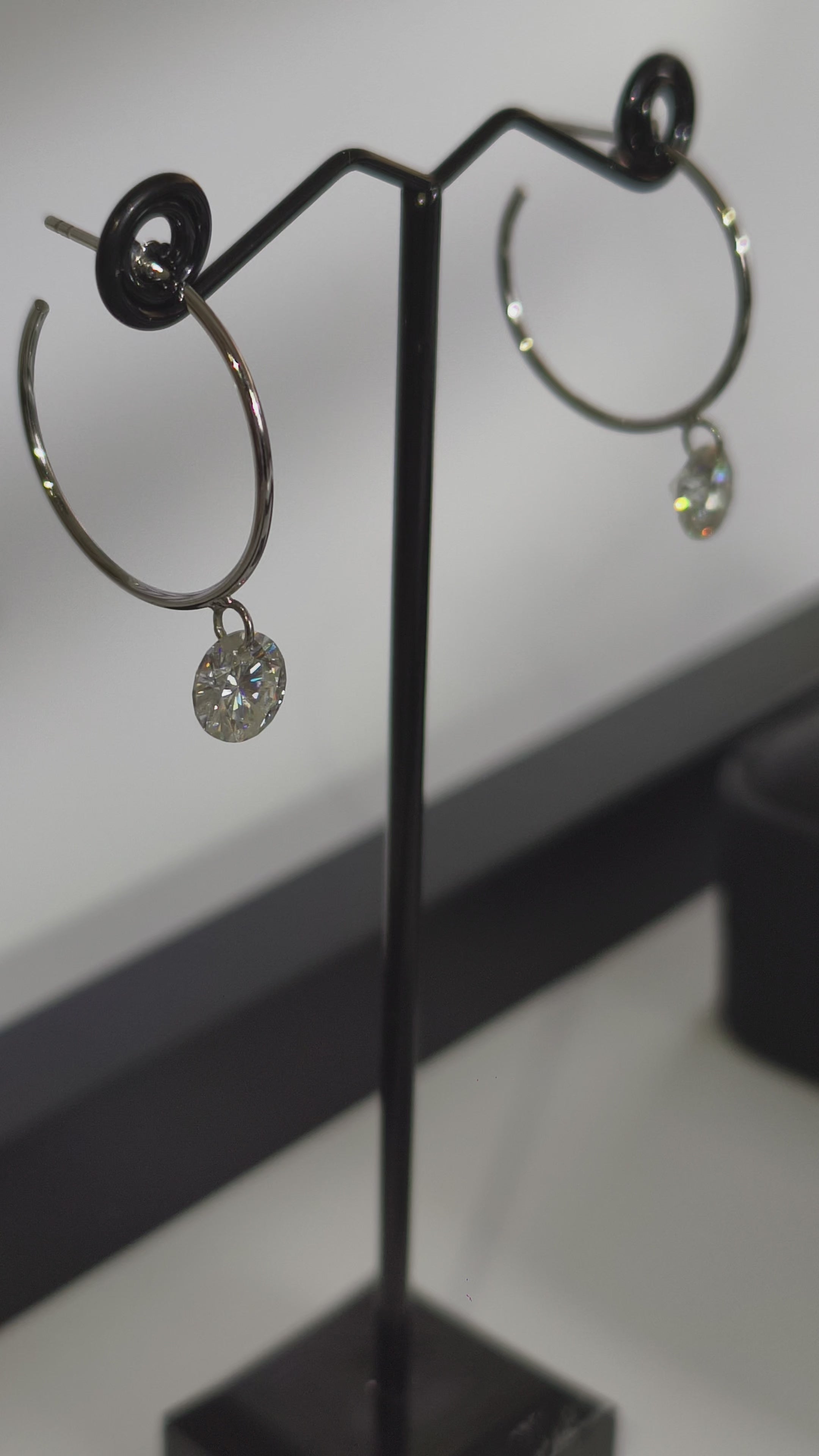 Mirage Hoops Noir | Moissanite minđuše | 2 × 2 ct Moissanite