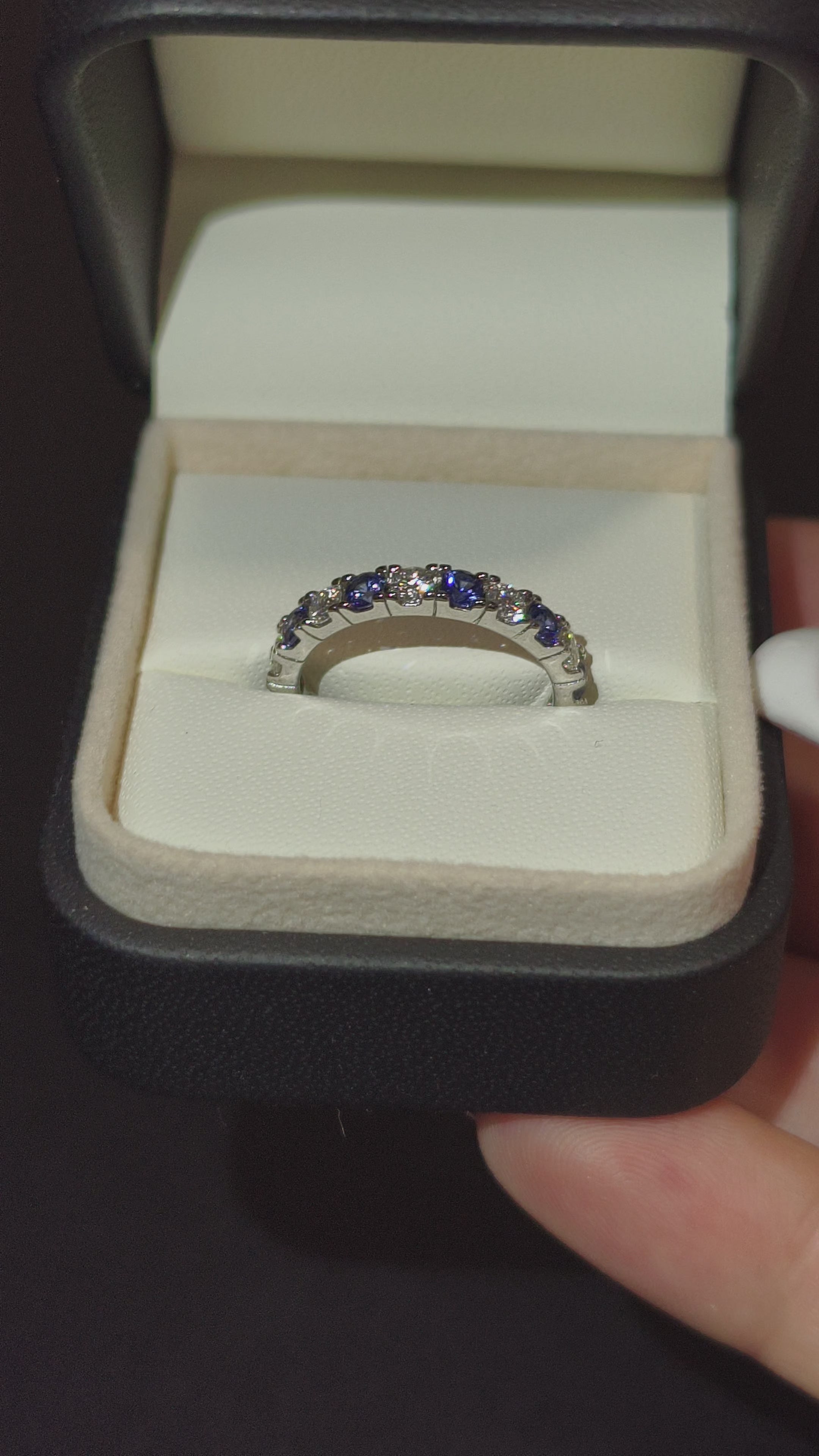 Noir | Sapphire Nocturne | Prsten | 10 Moissanite | 10 Sapphire