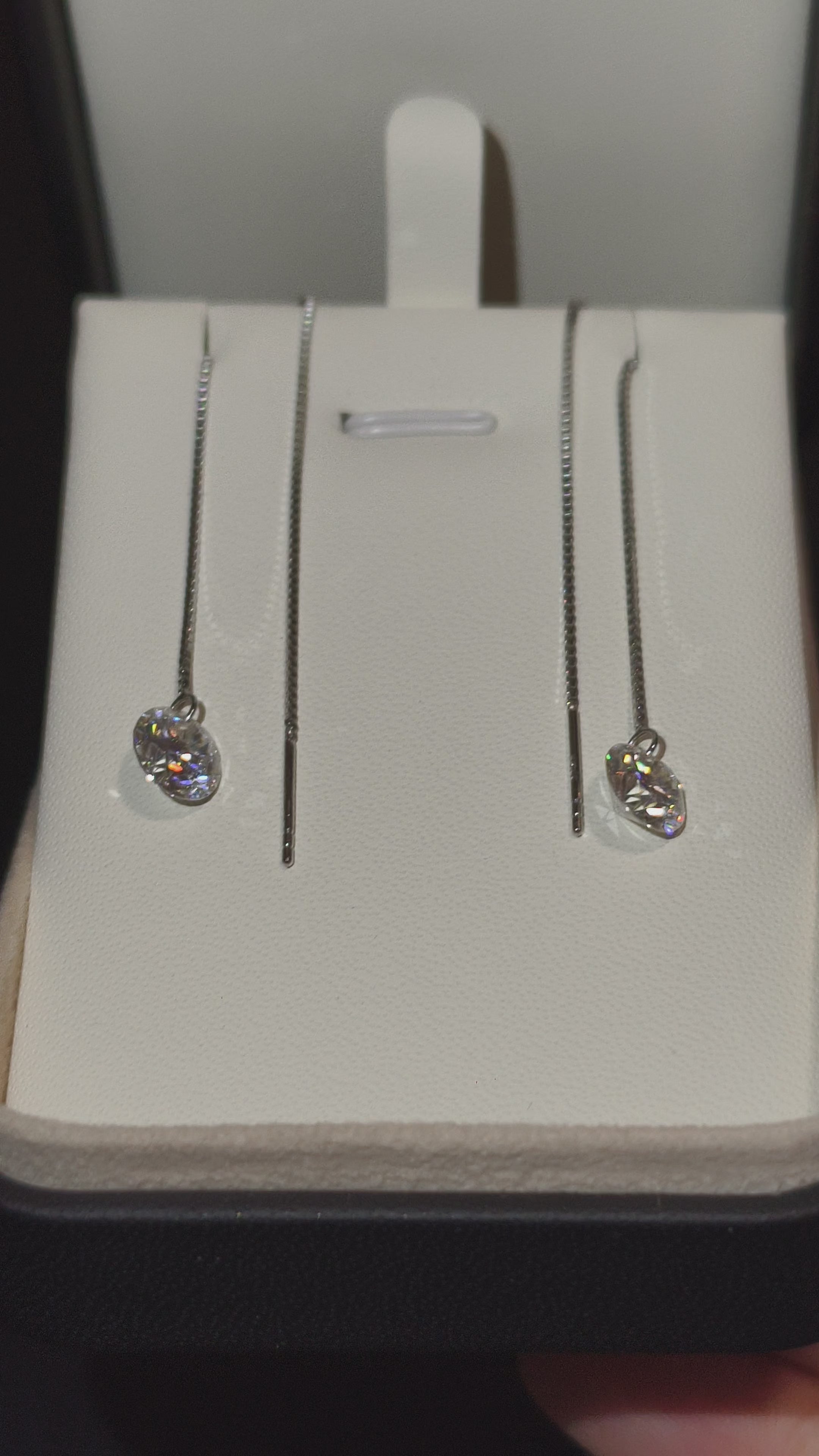 Noir | Opium Drops | Mindjuše| 2 Moissanite | 4 ct