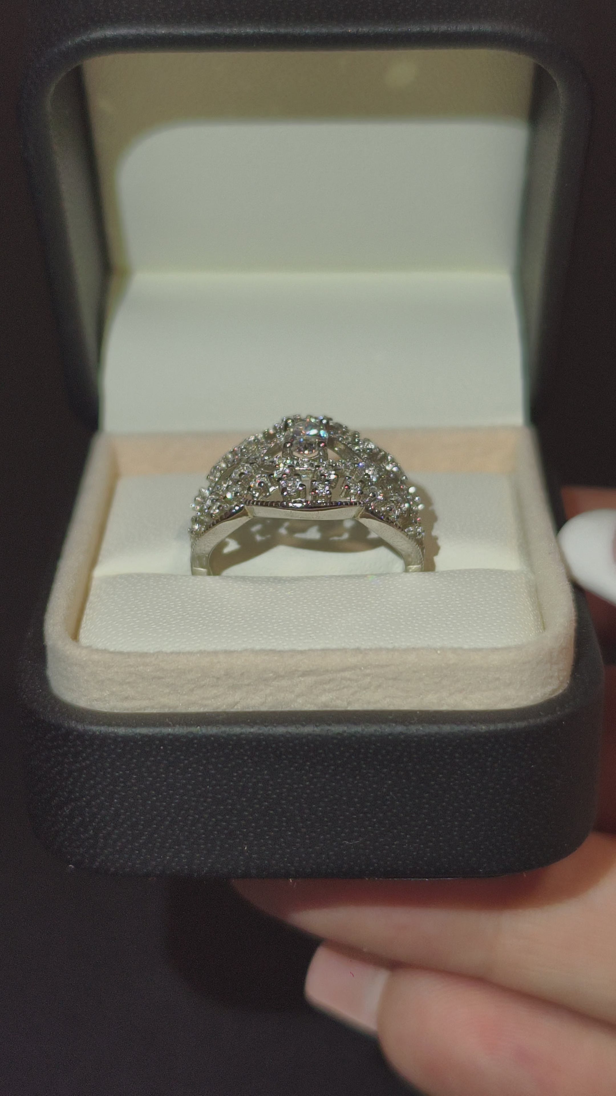 Lumière | The Royal Signature | Prsten | 93 Moissanite