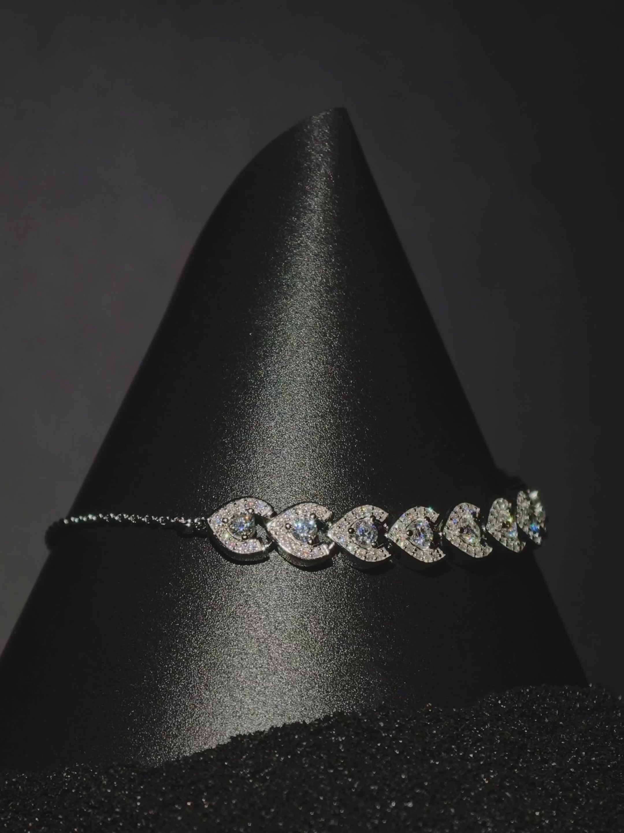 Lucid Temptation Noir | Moissanite narukvica | 144 Moissanite