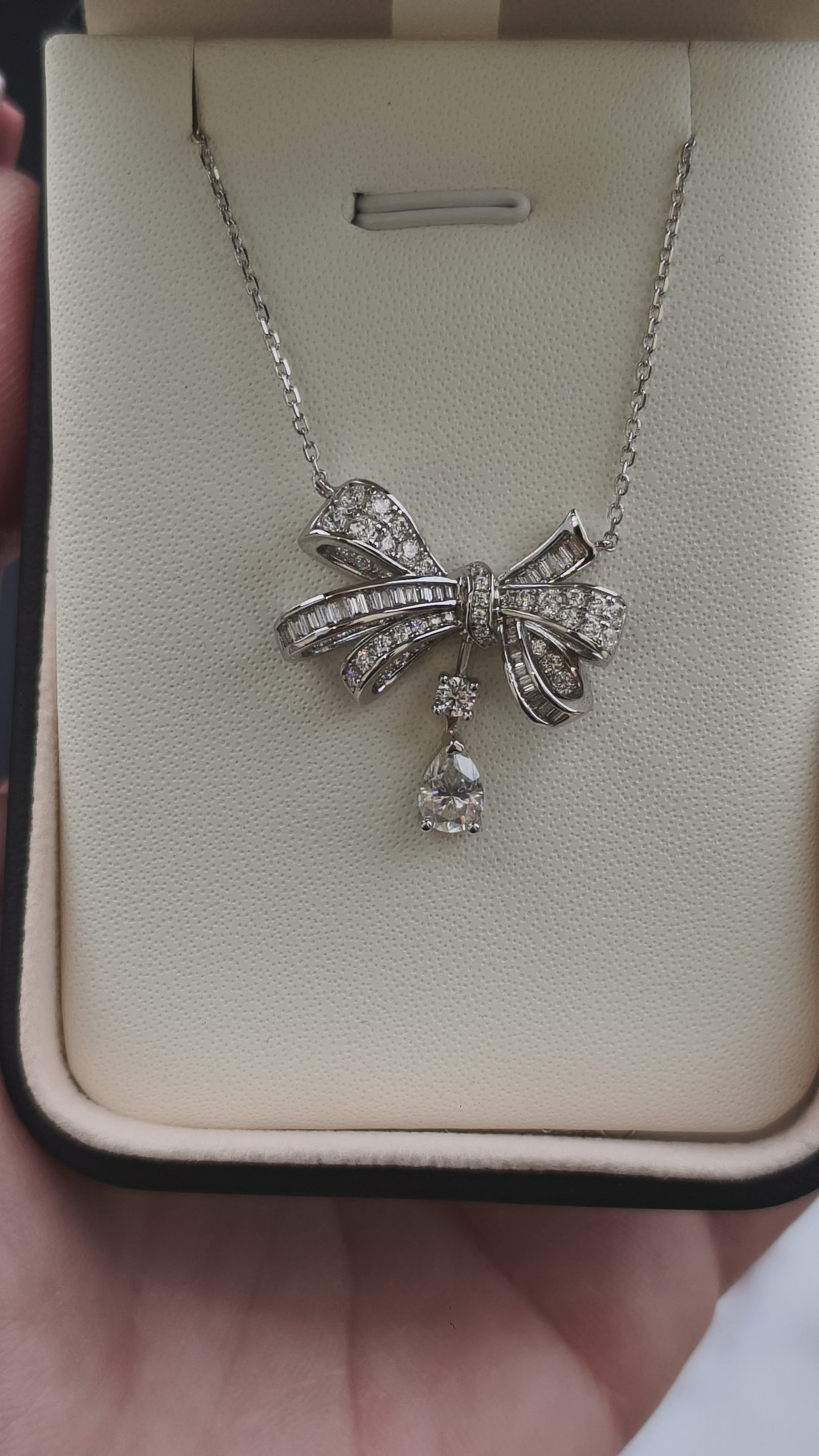 Lace and Lies Noir | Moissanite ogrlica | 91 Moissanite