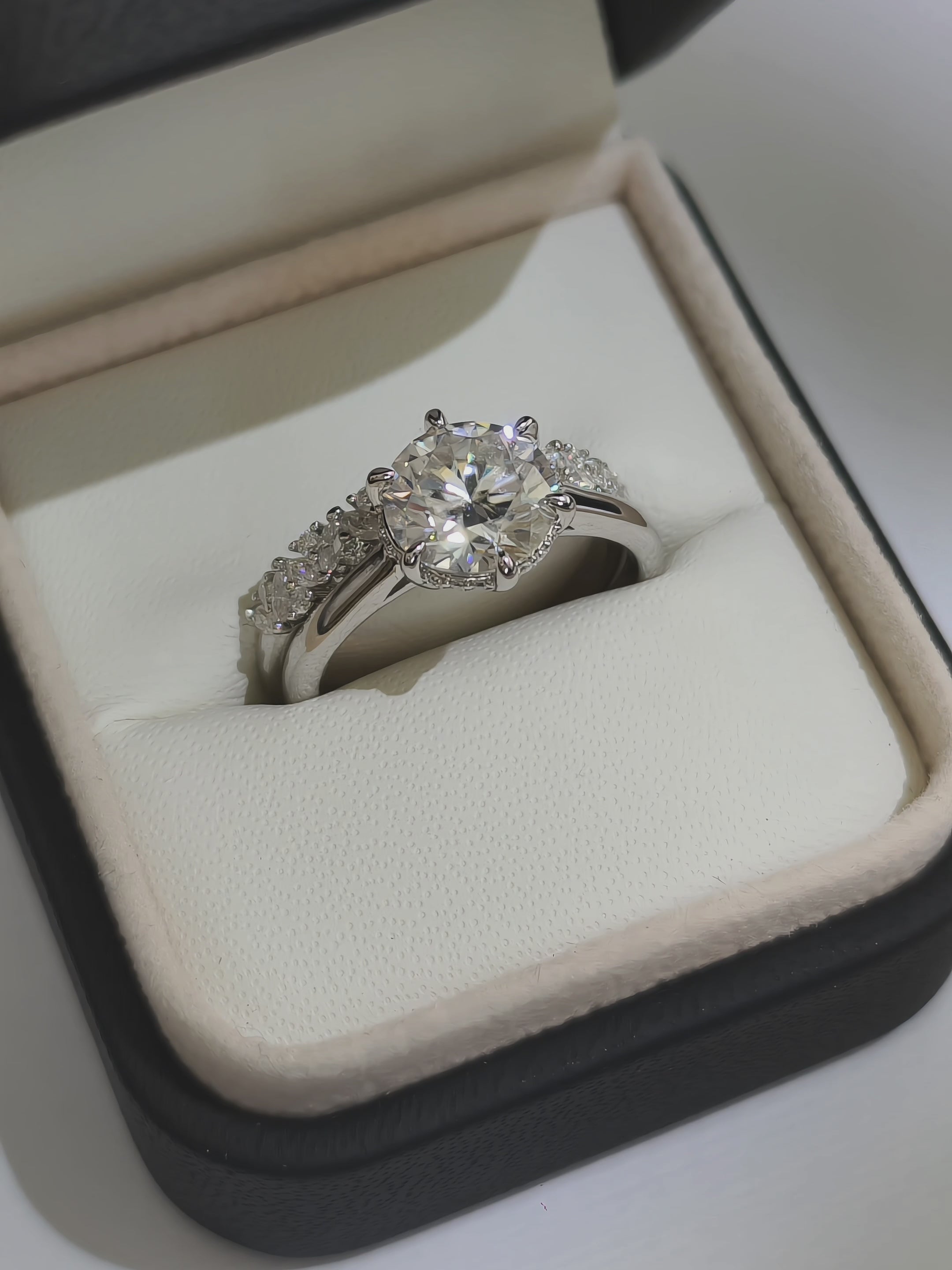 Femme Fatale Noir | Moissanite prsten | 41 Moissanite