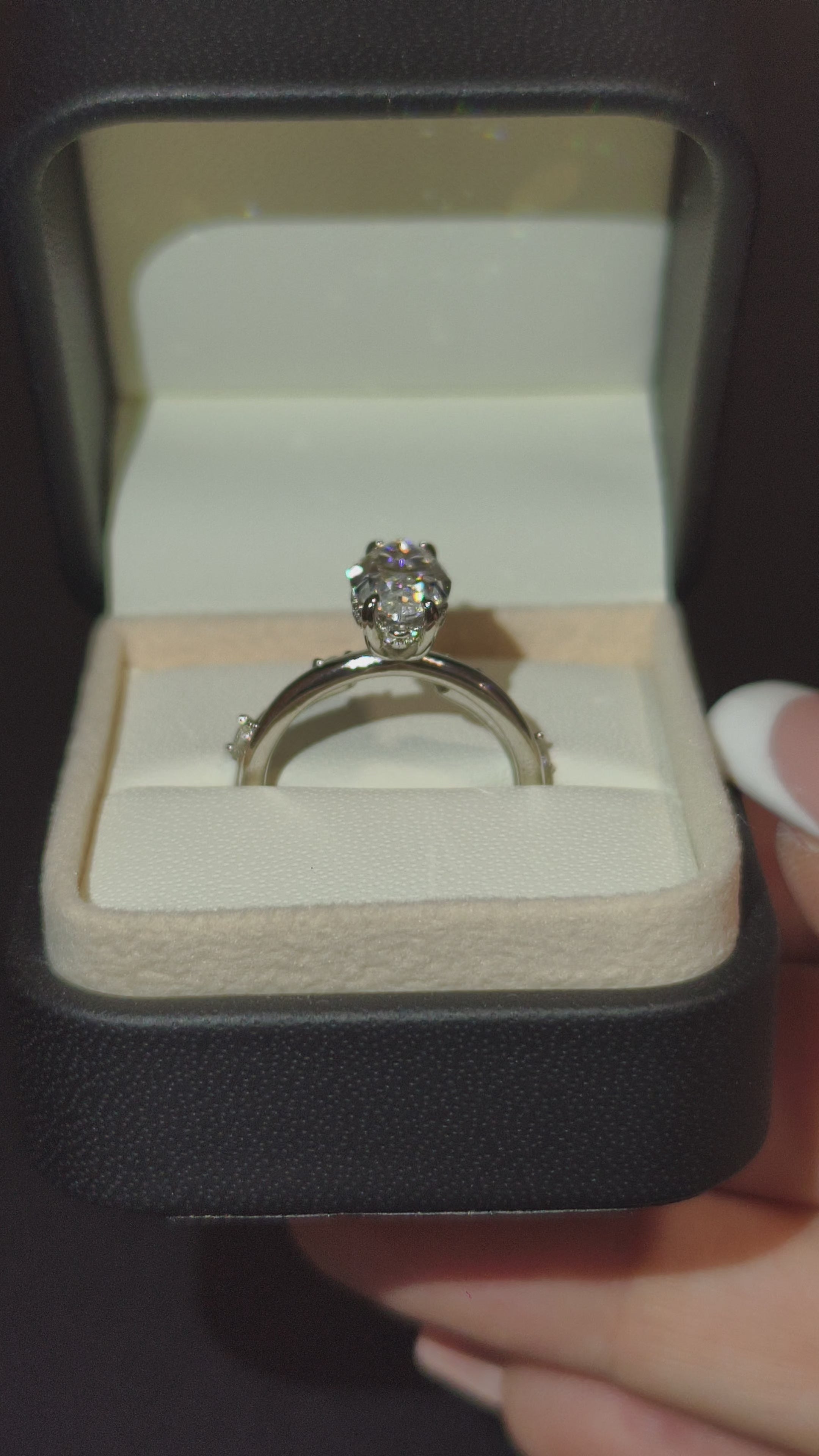 Noir | The Marquise's Obsession | Prsten | 5 Moissanite | 3 ct