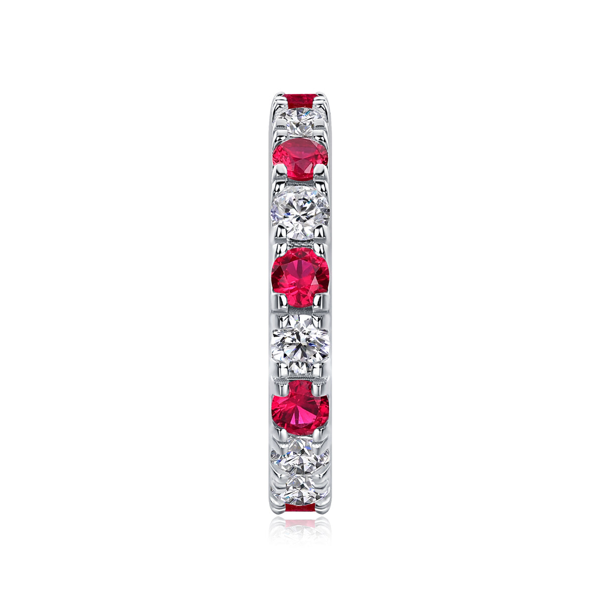 Detalj Ruby Nocturne prstena – rubini i Moissanite kamenje